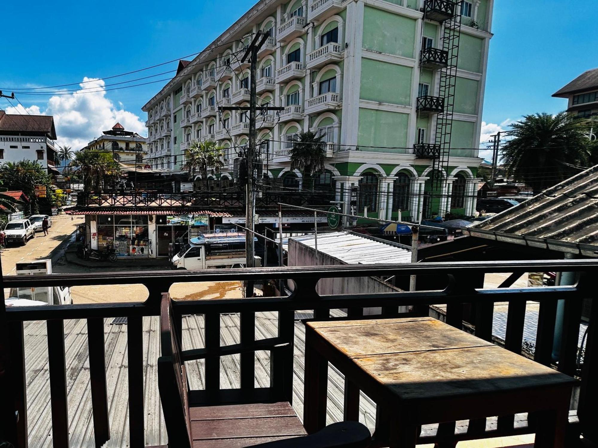 Domon Riverside Hotel Ванг-Виенг Экстерьер фото